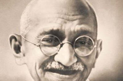 Gandhi's glasses on auction, Indians call it an insult