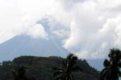 Mayon volcano erupts in Philippines