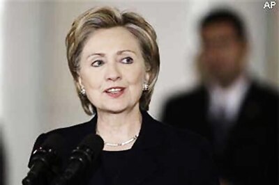 Clinton to meet Khar, discuss 'stranded ties'