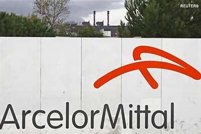 Hollande urges Mittal to keep idle furnaces running