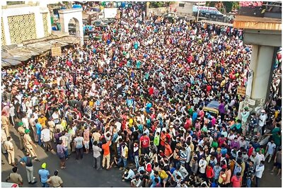 Pawar Asks Govt to Take Steps to Avoid Repeat of Bandra Gathering Amid Lockdown