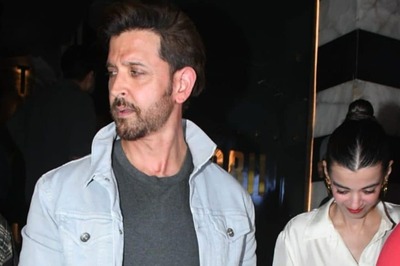 Hrithik Roshan Loses His Cool? Paps Heard Apologising, Calming Him Down | Watch Video