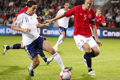 Nasri to undergo knee surgery