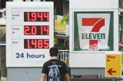 Slumping dollar pushes oil prices to a new high