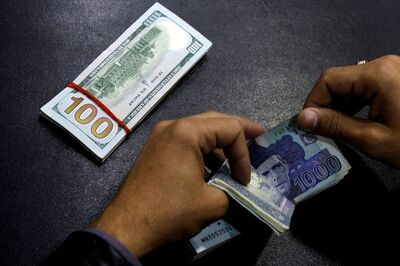 Pakistani Rupee Plummets 9.6% as Markets Adjust to Removal of Unofficial Controls