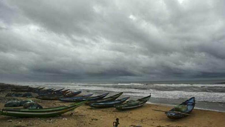 30,000 evacuated in Andhra as cyclone nears