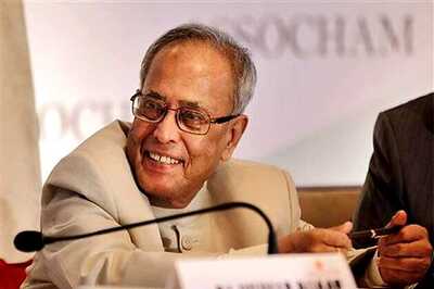 India Inc hails Pranab as 'man of all seasons'