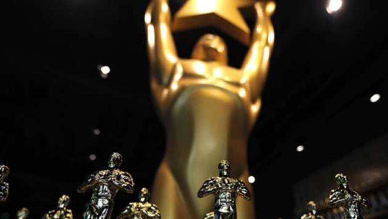 On Twitter, a peanut gallery mocks the Oscars
