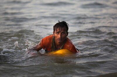Rohingya Boy Can't Swim, But Floats on Oil Container to Bangladesh