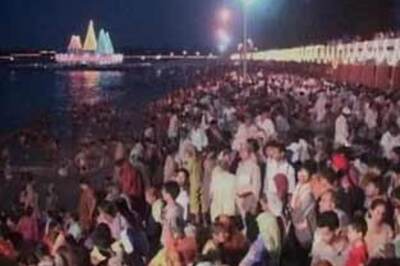 2 die as people swarm river banks during eclipse