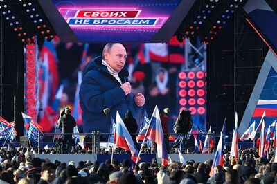 Russian TV Cuts Vladimir Putin Mid-speech During Rally in Packed Stadium