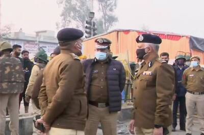Delhi Police Commissioner Visits Singhu Border, Reviews Law and Order Situation