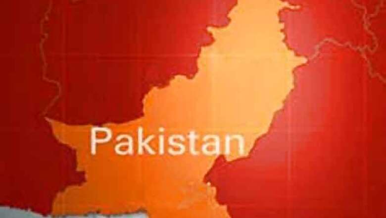 Karachi: 3 killed, 20 injured in a bomb blast