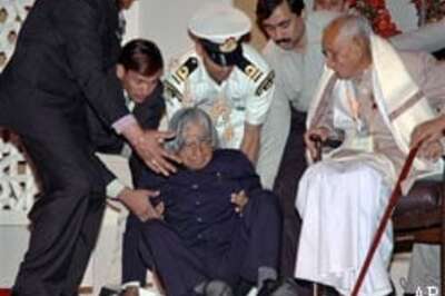 Prez falls at function, unhurt