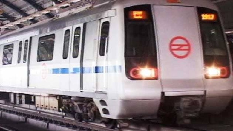 Delhi: Youth jumps off Metro station, dies