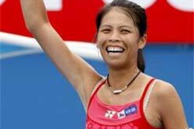 Australian Open: Serena, Henin enter fourth round