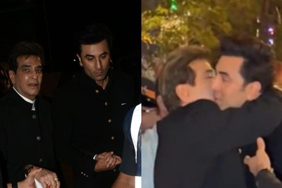 Ranbir Kapoor Protects Jeetendra as They Get Mobbed, Gets a Kiss From Latter | Video Goes Viral