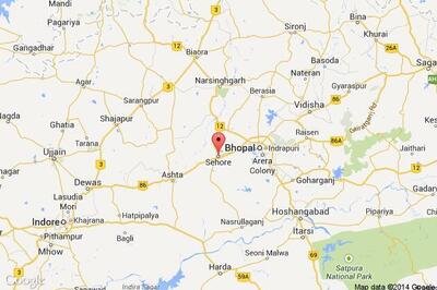 Sand mafia attacks revenue officials at Budhni