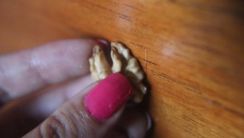How to Seal Wood Scratches With a Walnut
