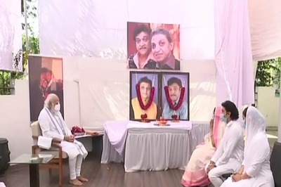 PM Modi Pays Tributes to Former CM Keshubhai Patel, Meets His Kin During Gujarat Visit