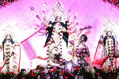Kolkata: Durga Puja tourists welcomed with 'Respect Women' messages