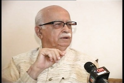 Advani pitches for 'simultaneous LS, state polls'