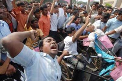 Telangana shutdown cripples life, Rao continues fast