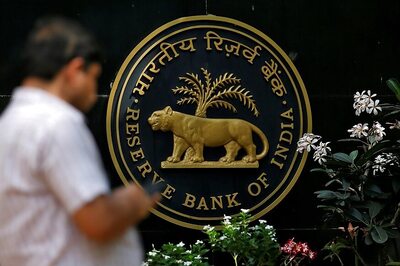 RBI Likely Sold Dollars at 72 Rupee per Dollar to Stem Sharp Fall in Rupee, Claim Dealers