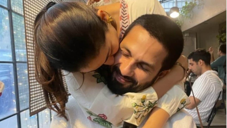 Valentines Day: Mira Kapoor Hugs and Kisses Shahid Kapoor With All Things Love, See Viral Photo