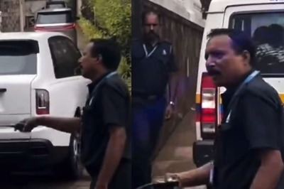 Guard At Shah Rukh Khan’s Mannat Scolds Auto Driver For Trying To Pass Through Car Convoy. Internet Reacts