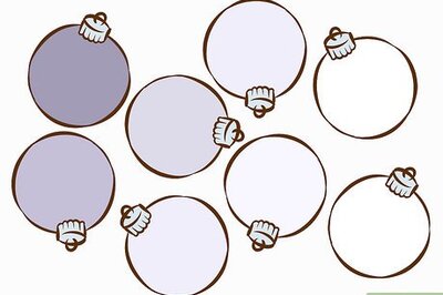 How to Decorate a Christmas Tree in Ombre