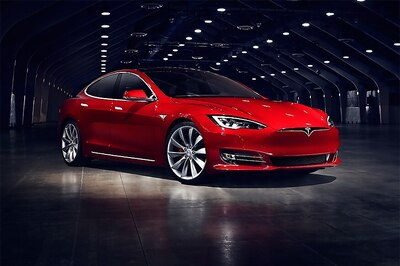 New Tesla Model S Becomes the First Electric Car to Run More Than 300 Miles on a Single Charge