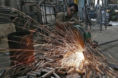 Government doubles monthly bonus calculation ceiling to Rs 7,000