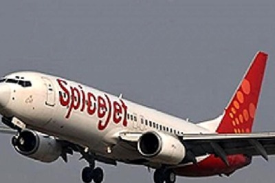 SpiceJet Flight Returns to Kolkata After Take-off as Cabin Crew Spot Crack in Window