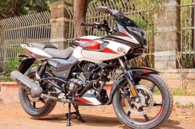 2021 Bajaj Pulsar 220F Spotted With New Colours, to be Launched in India Soon
