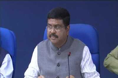 Oil Minister Dharmendra Pradhan Urges Local Firms to Boost Overseas Funding
