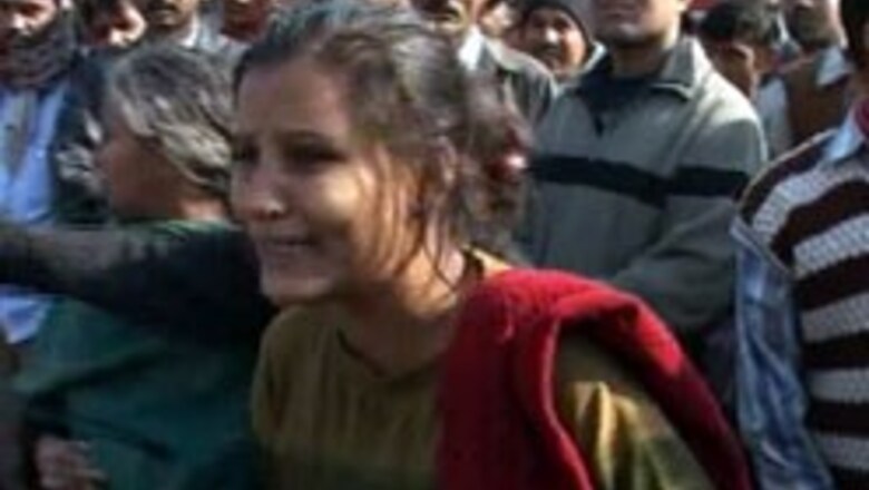 Victims' kin protest Rathore's transfer
