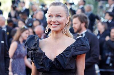 Pamela Anderson, Jon Peters End Their 12-day Marriage Via Message