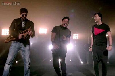 Amitabh Bachchan praises Farhan Akhtar's new song on women's rights