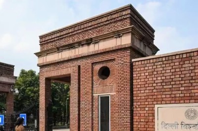 HC Asks DU to Sympathetically Consider Visually Impaired Woman Teacher's Accommodation Issue