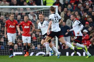 Bent stuns Man United by giving Fulham 2-2 draw