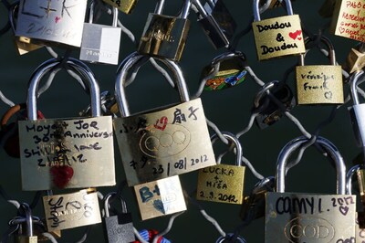 Paris 'Love Locks' Sale Raises Thousands For Refugees