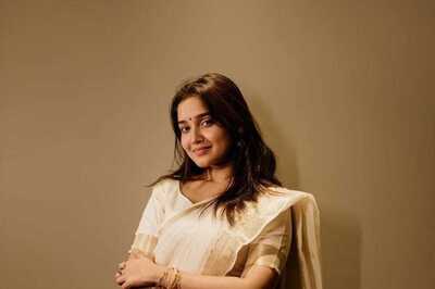 Actress Anikha Surendran's White And Golden Saree Is Perfect Festival Wear