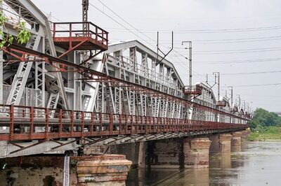 Delhi: Yamuna Flows Dangerously Close To Warning Mark, No Disruption To Railways