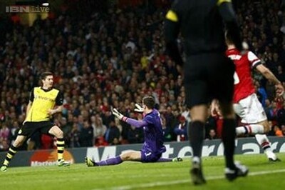 Dortmund win at Arsenal with late Lewandowski goal