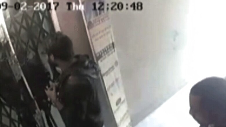 Gurugram Gold Heist Caught on Camera: Robbers Don't Even Spare a Baby As Hostage