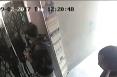 Gurugram Gold Heist Caught on Camera: Robbers Don't Even Spare a Baby As Hostage