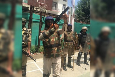 These CRPF Men Facing Stone-Pelters in Kashmir Need Proper Gear
