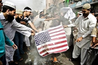 Pak minister announces bounty on 'anti-Islam' filmmaker