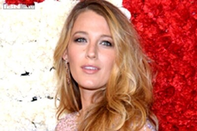 Snapshot: 'Gossip Girl' star Blake Lively debuts her baby bump on the red carpet